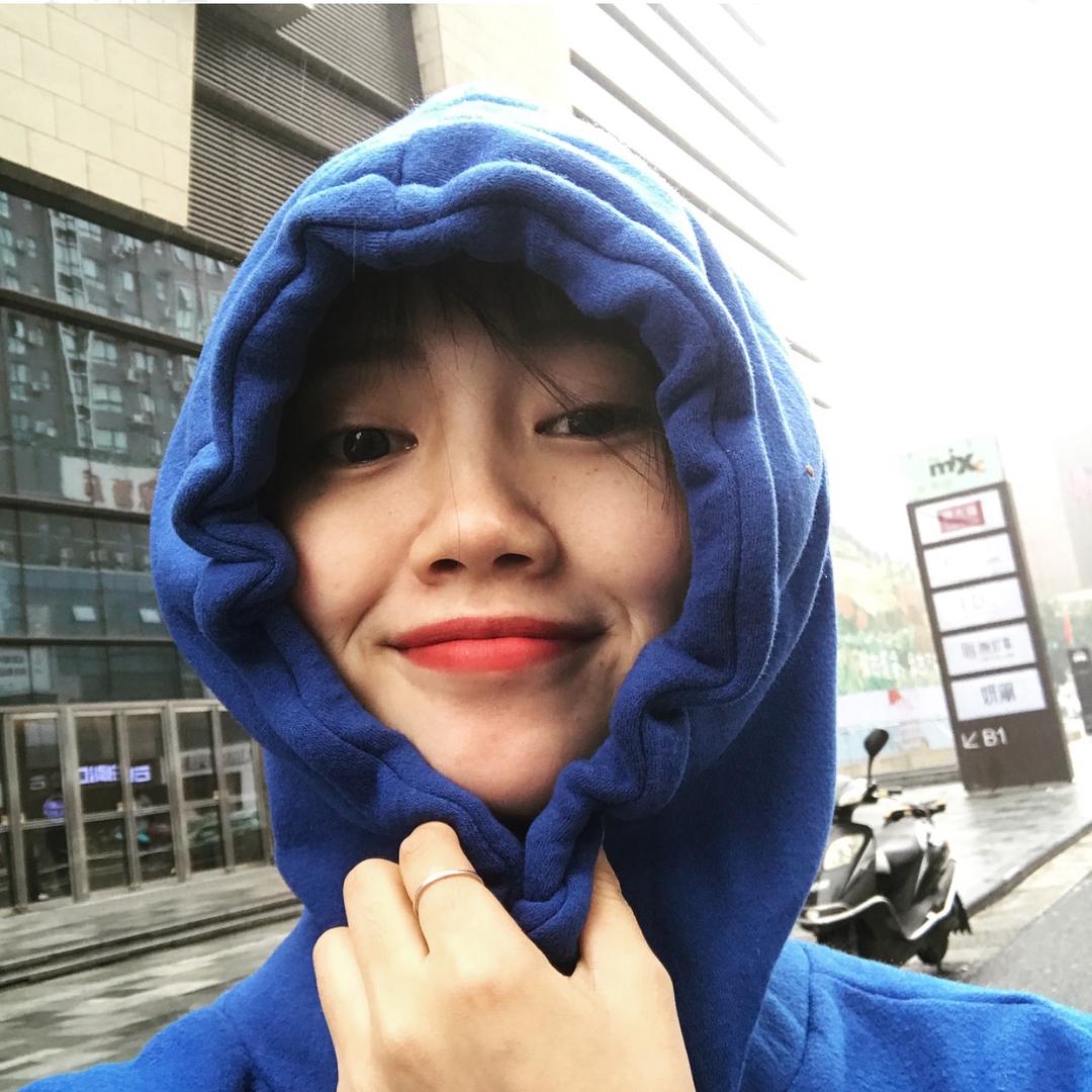 小晴欧尼bee.