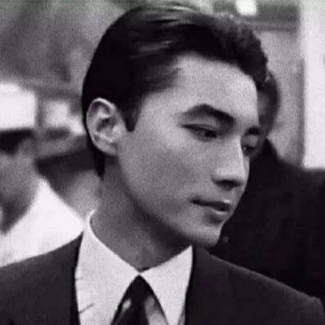 黑不溜秋的.