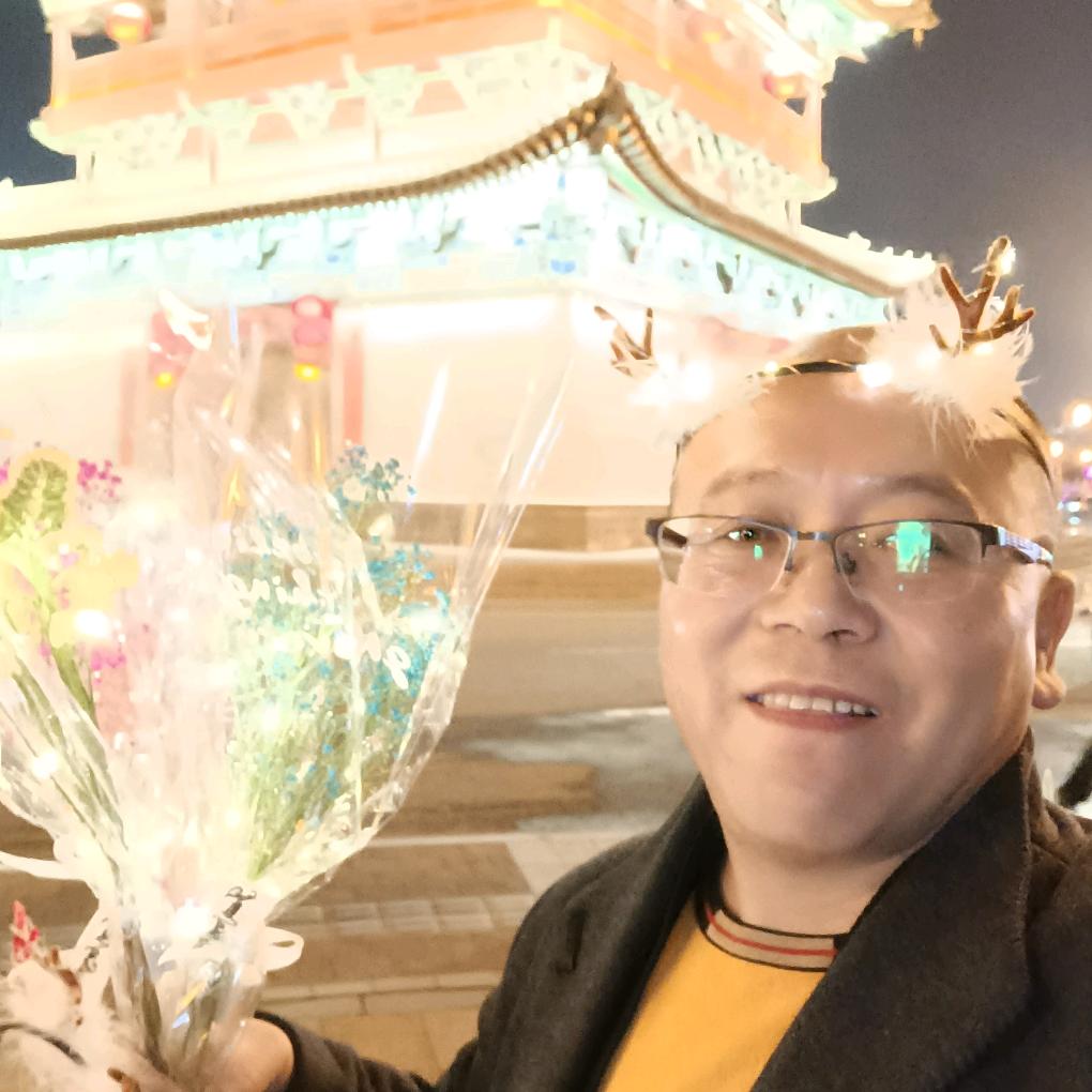 光头摸一奔