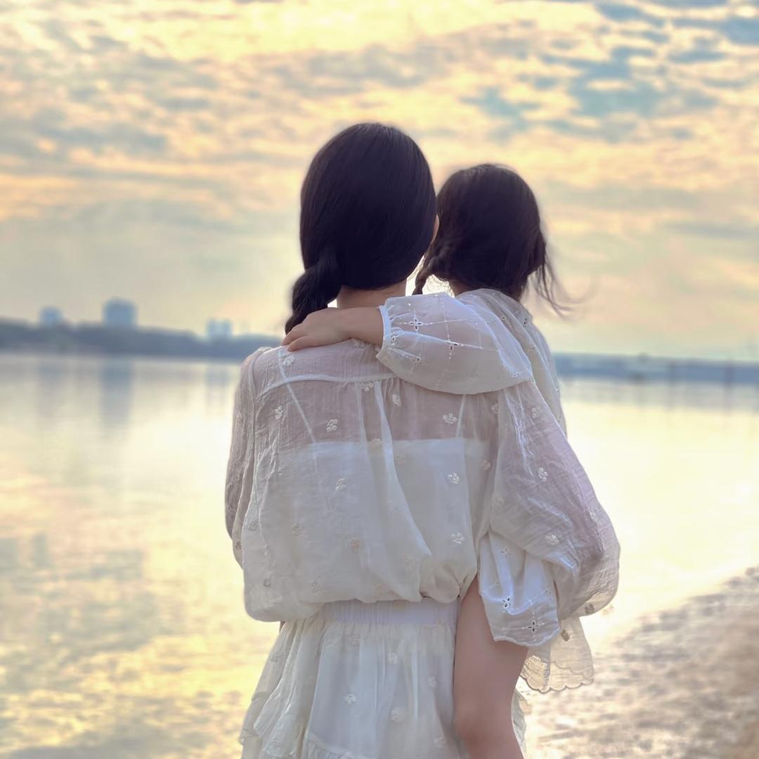 丫头（独自带娃）