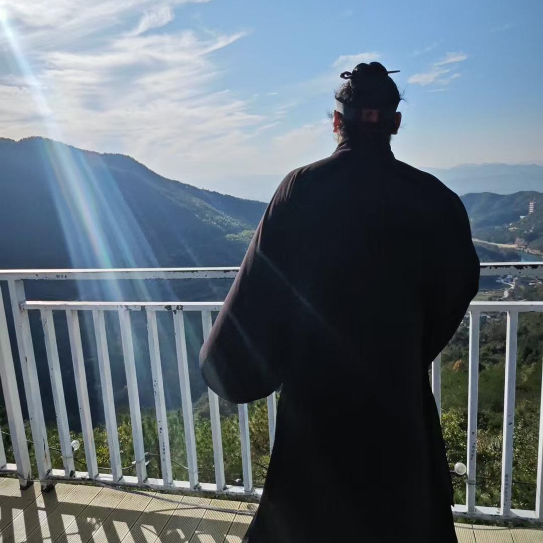 崇欽 徒步云游中