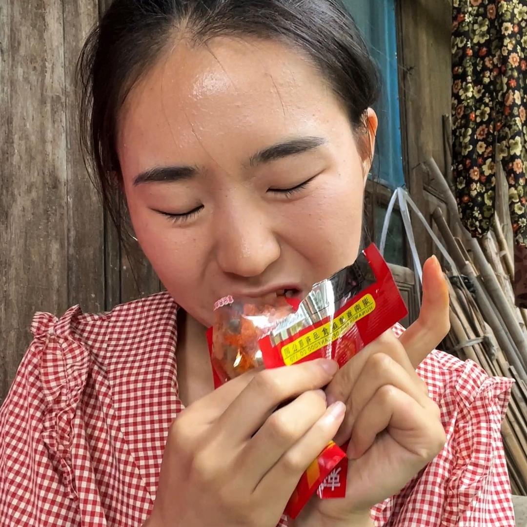 黄艺幕后小团团