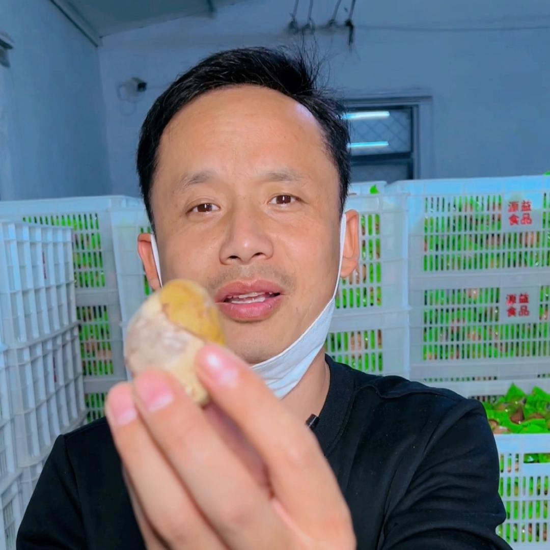 卖活珠子的小男孩