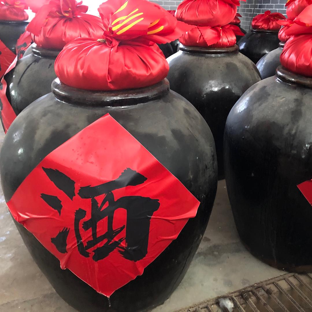 狼图腾酒业俊青