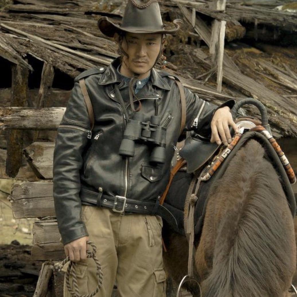 杰克不知你在看手机