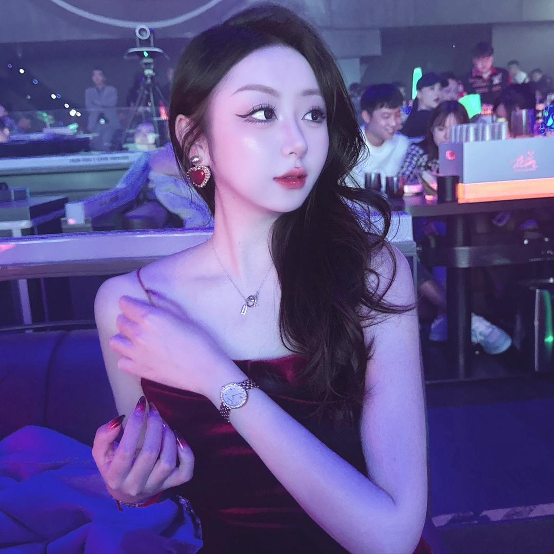 女的