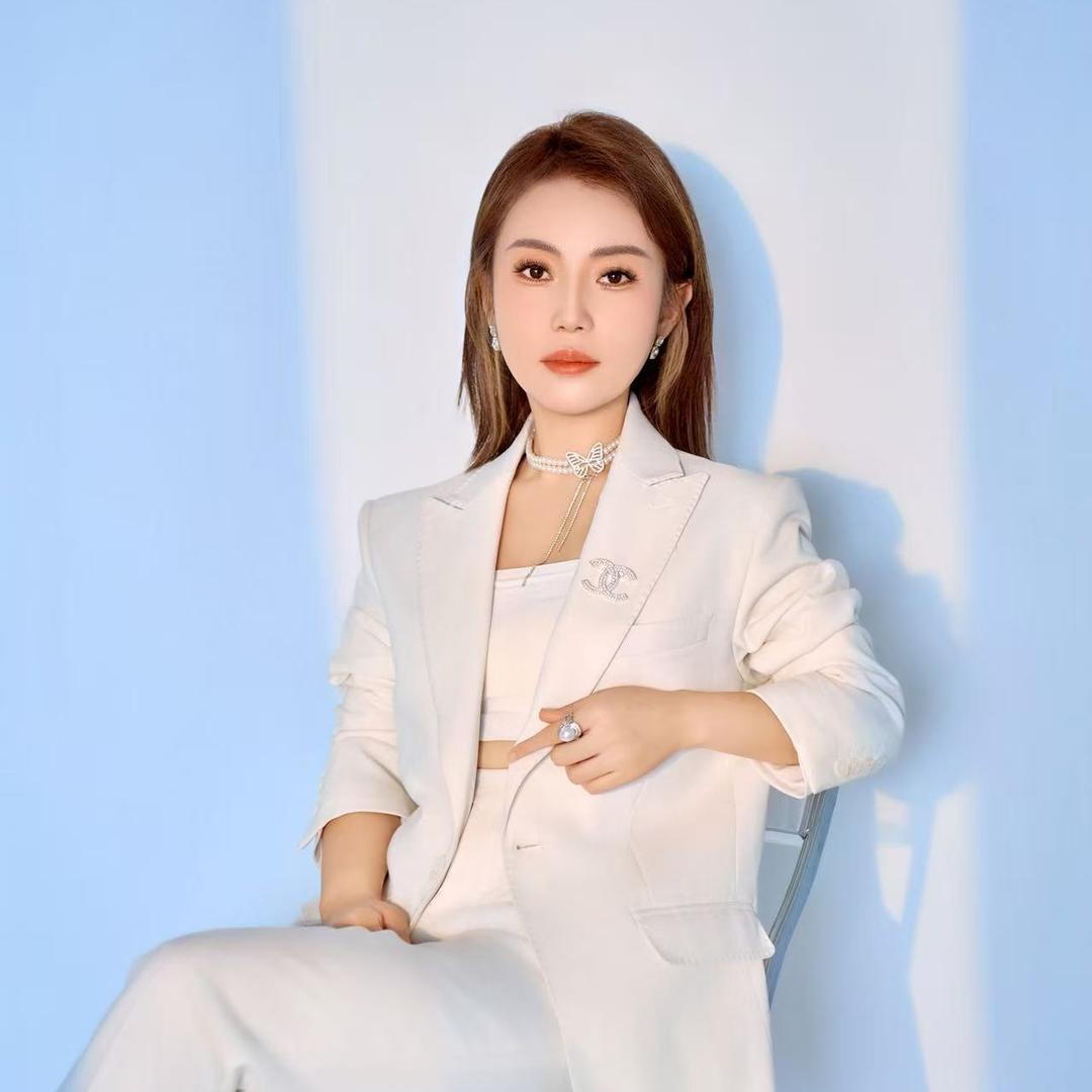 箴颜·伊斯卡肌肤美学