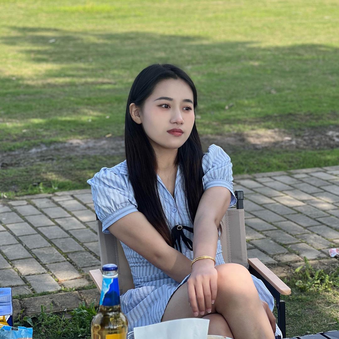 小娇爱拍照📸