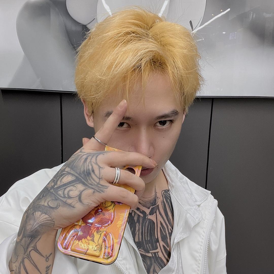 天鹅湖万达店亦然-专注烫发染发