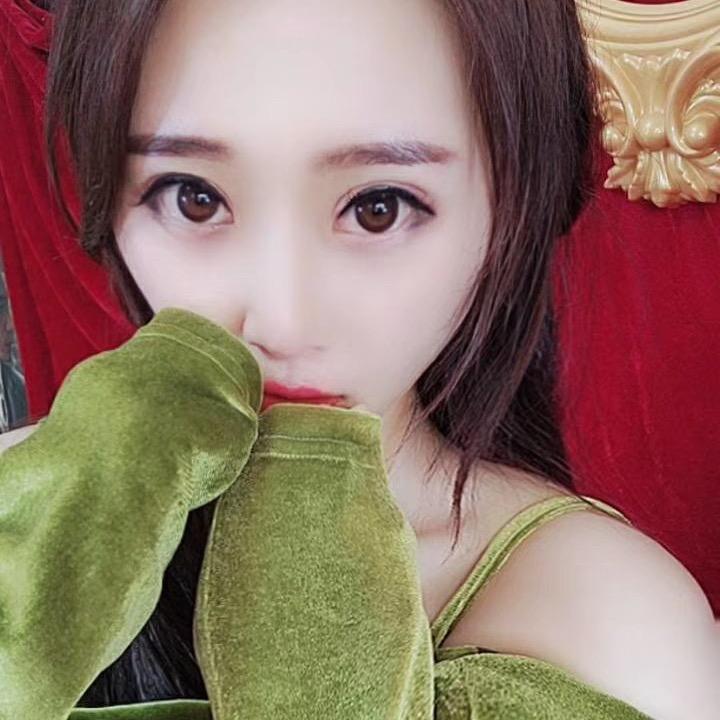 明媚会发光✨