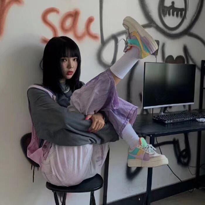 给小猫讲故事