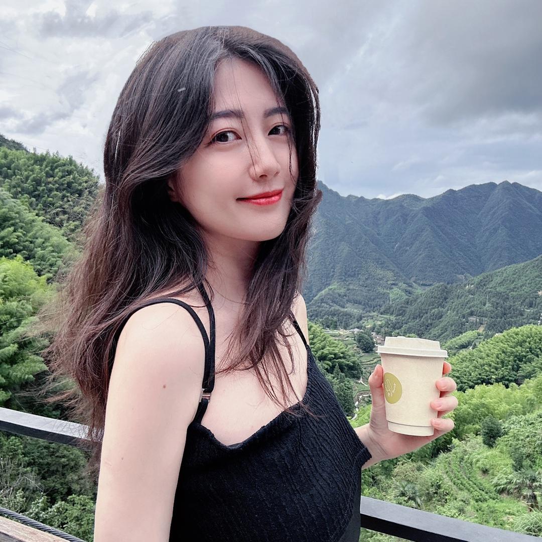 罗小鸭有大长腿腿Doris