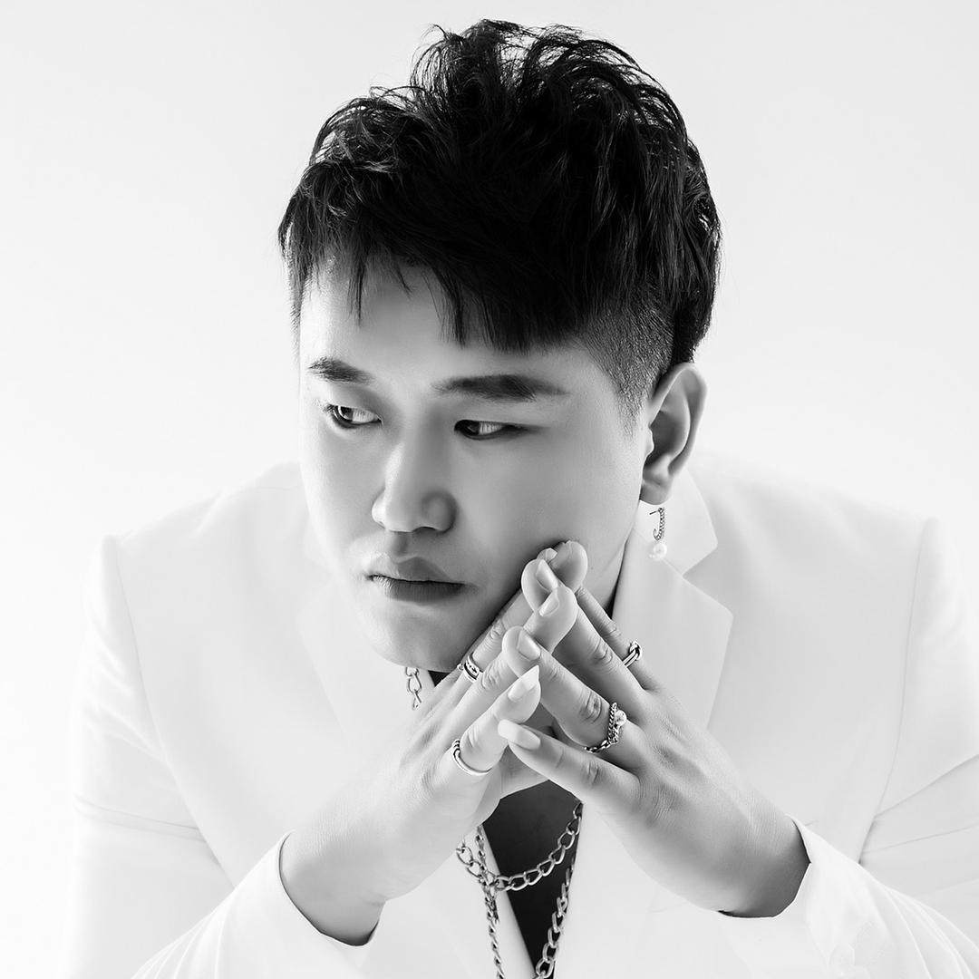 漂亮发艺玩烫染的伟老板