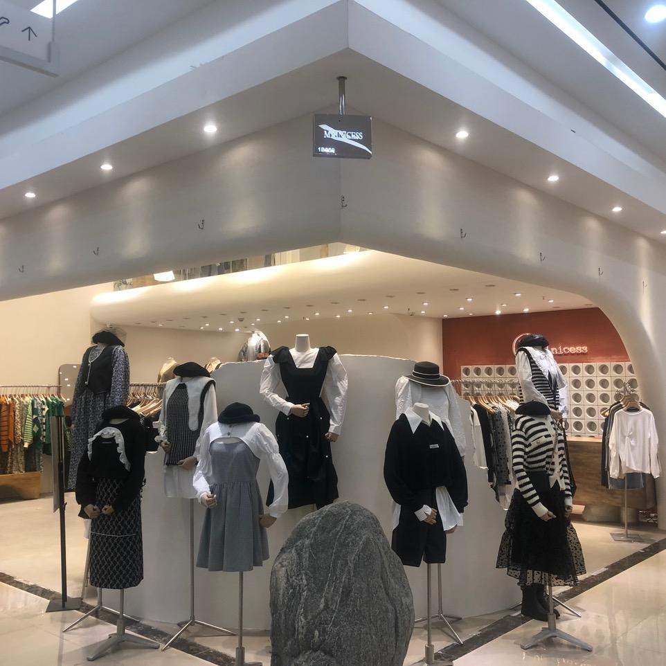 吴念女装仓储店