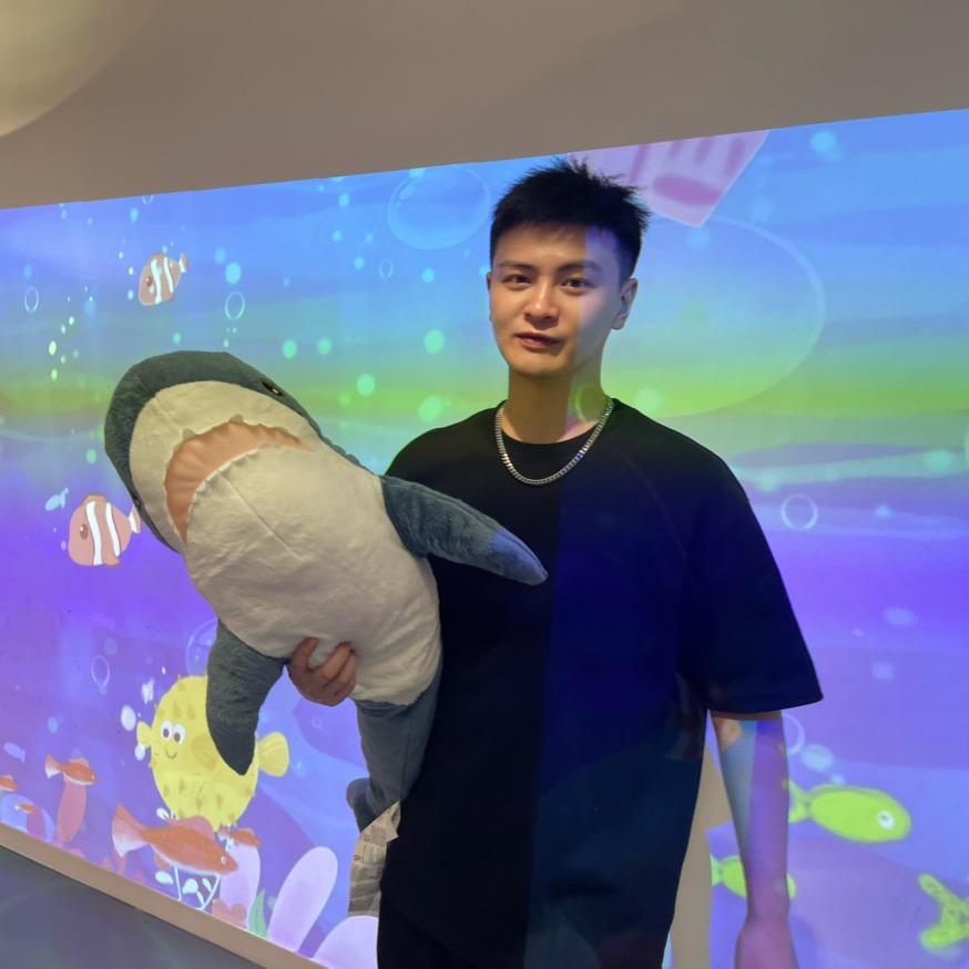 努力做保洁的小何