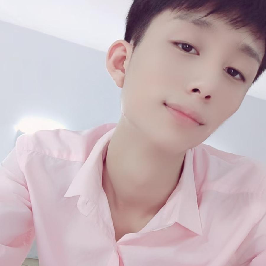小涵同学（Ai 绿幕直播搭建）