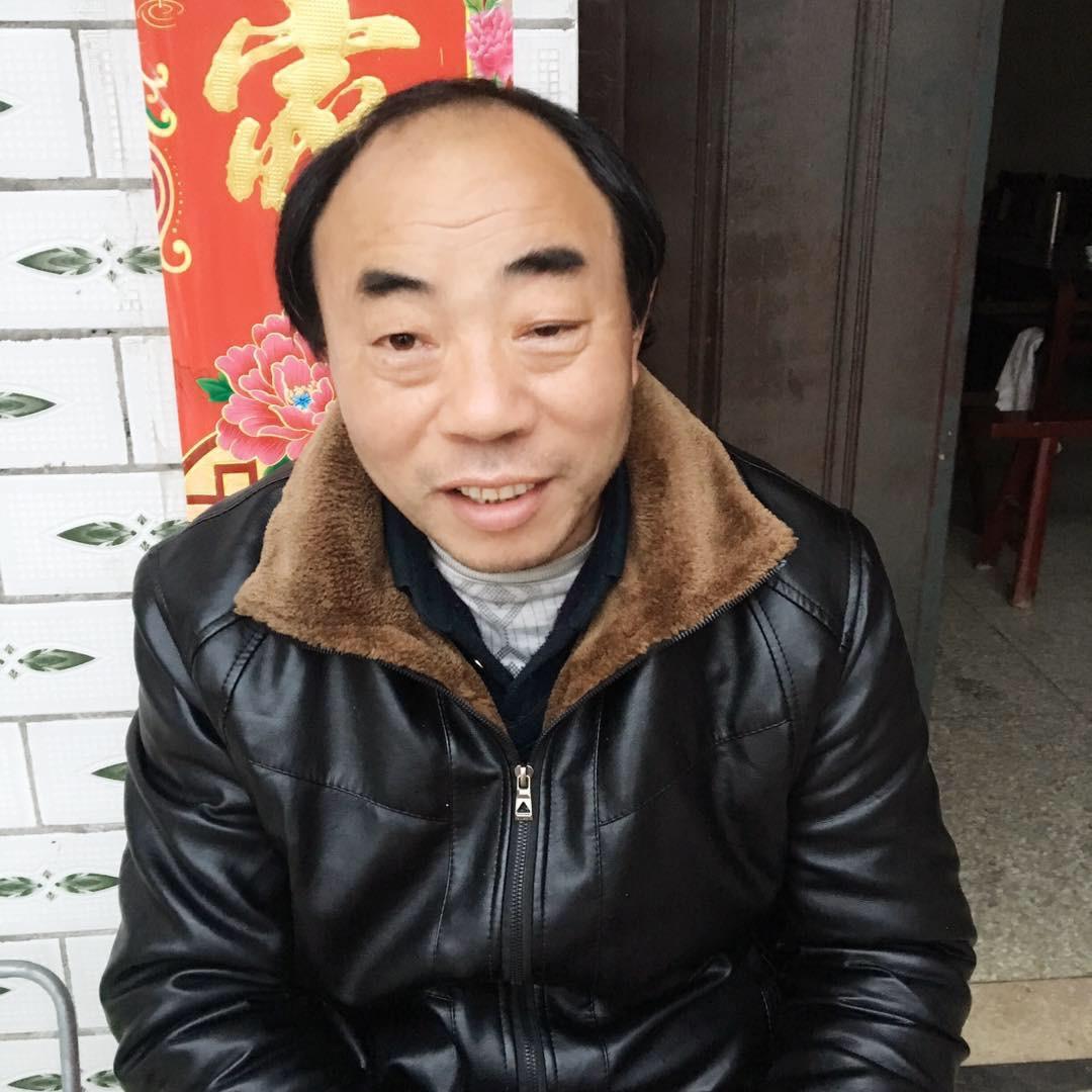 占银芳