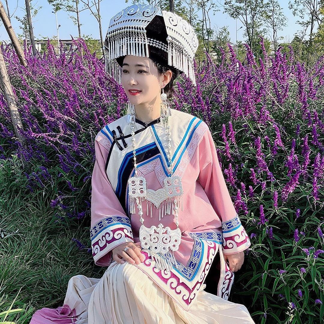 靓妮民族服装店