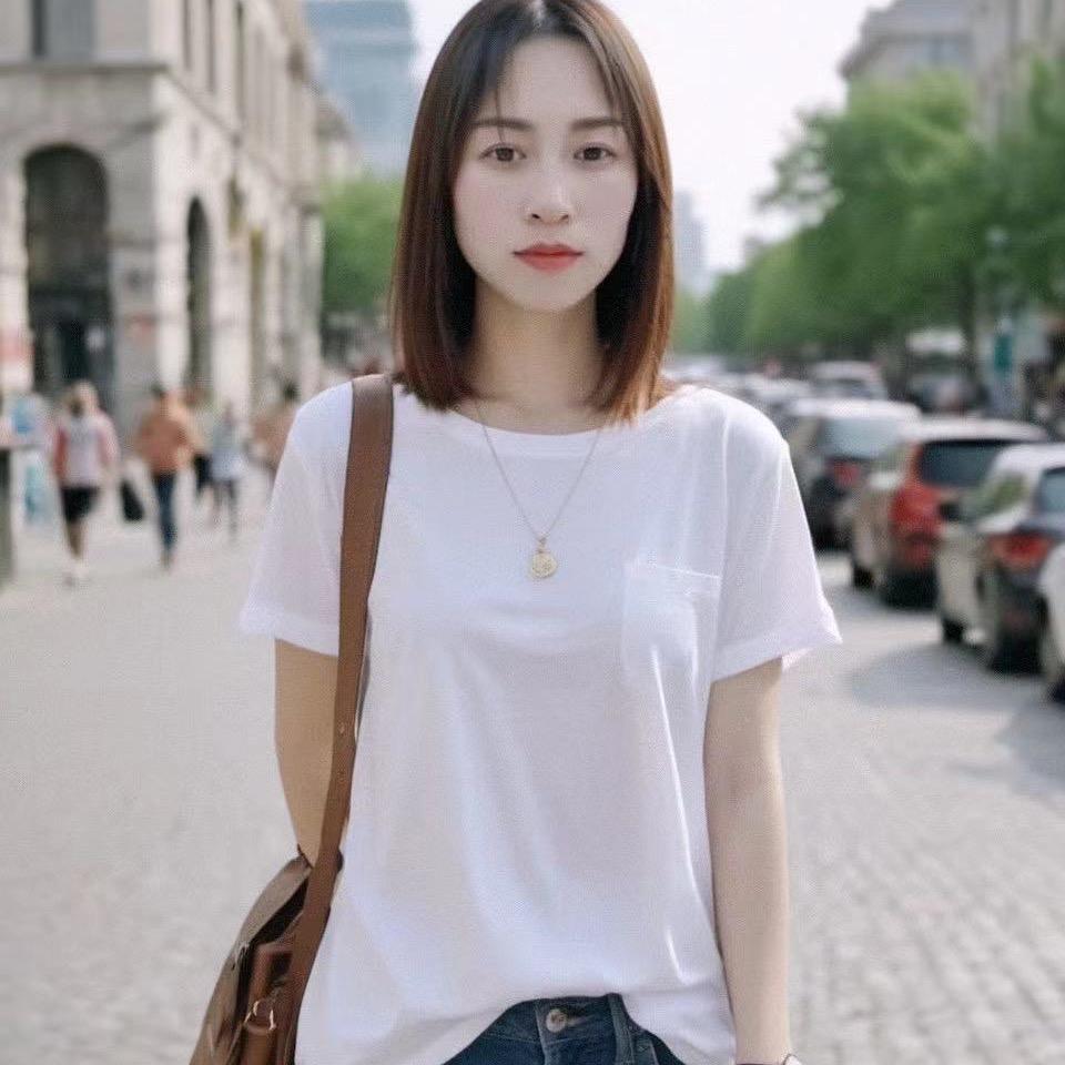 2、与其喜欢深夜的梦，不如爱上凌晨的风。