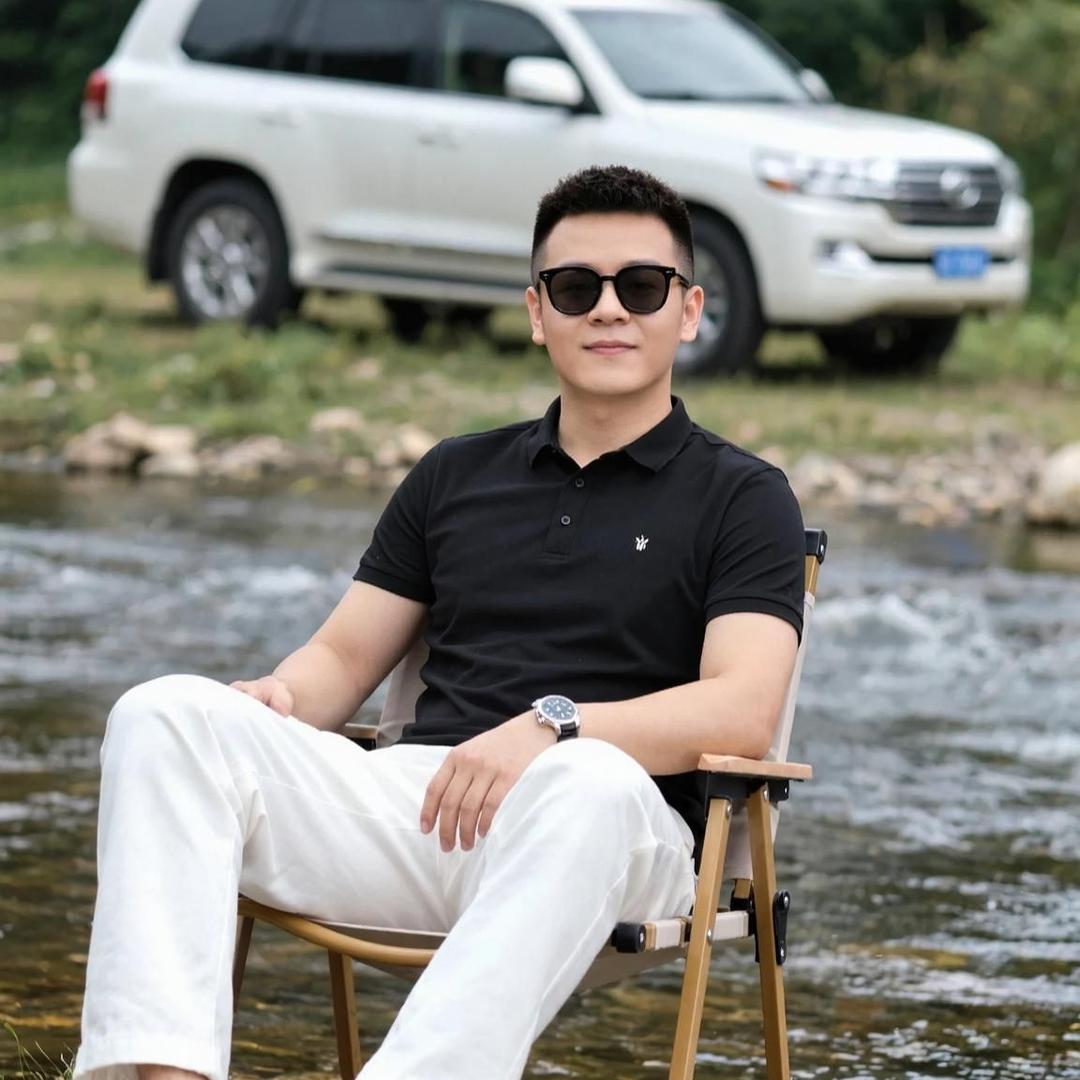 卖薯片的小伙子