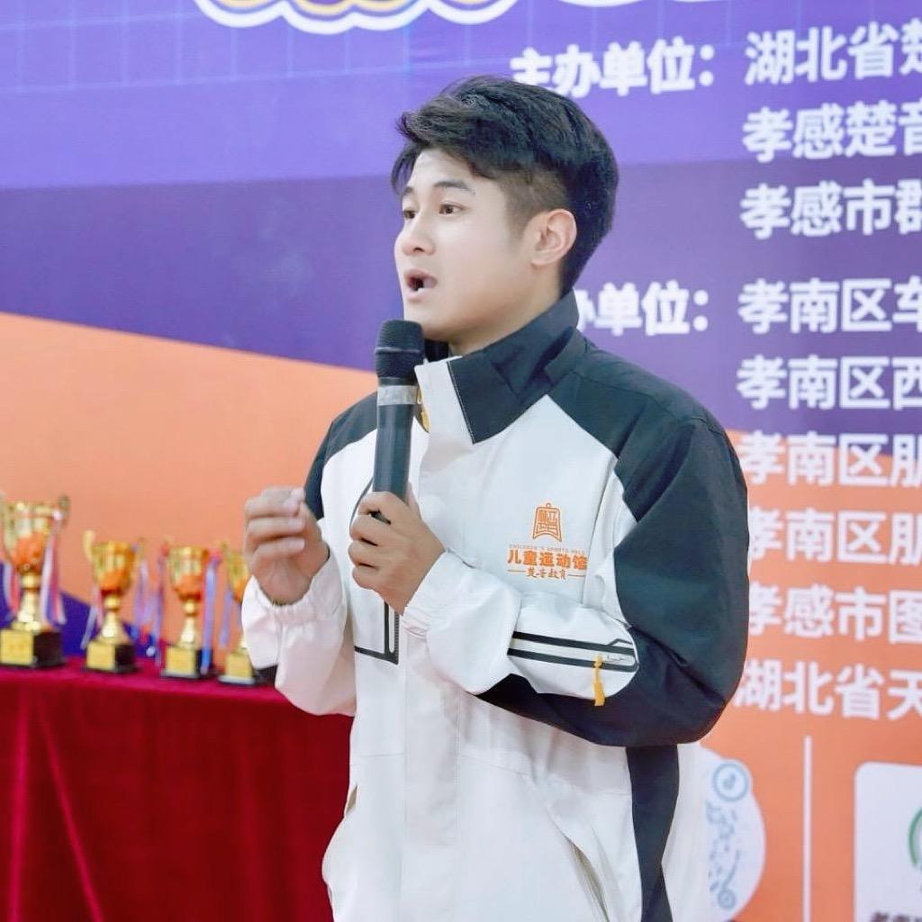 楚音体育～向校长