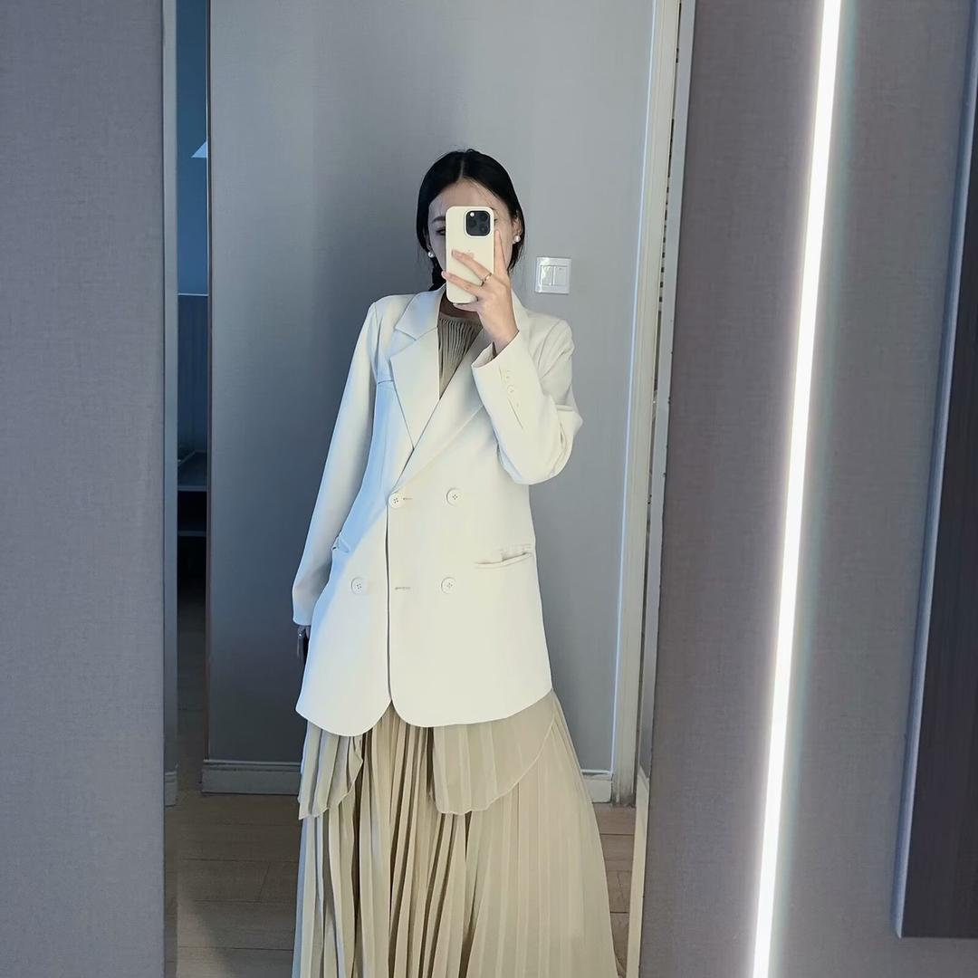 八月