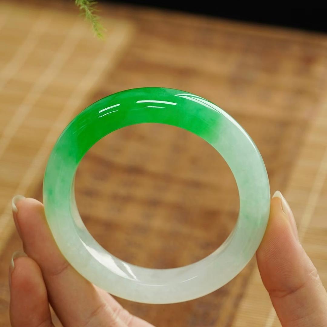 翡翠手镯工厂号甄选