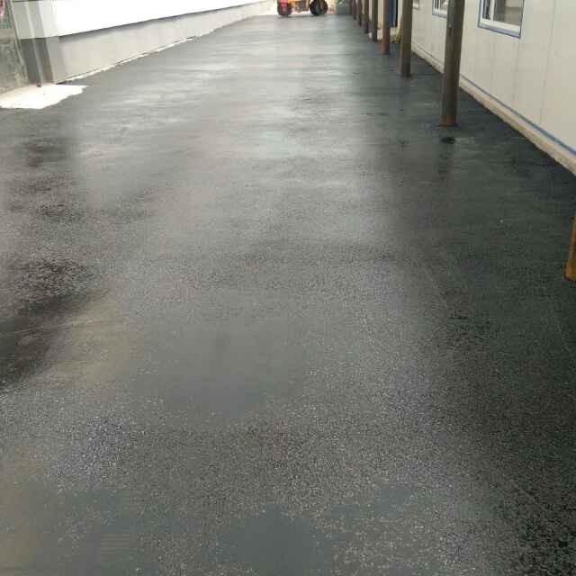 大龙沥青摊铺施工队