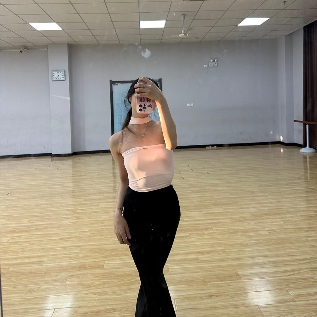 莹莹老师（休宁颖艺舞蹈）