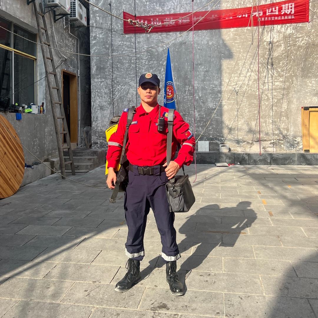 老王（张家界雷神应急救援队）