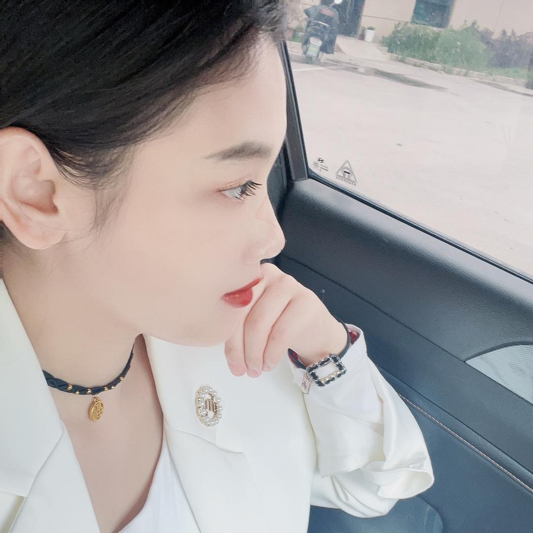 素颜依