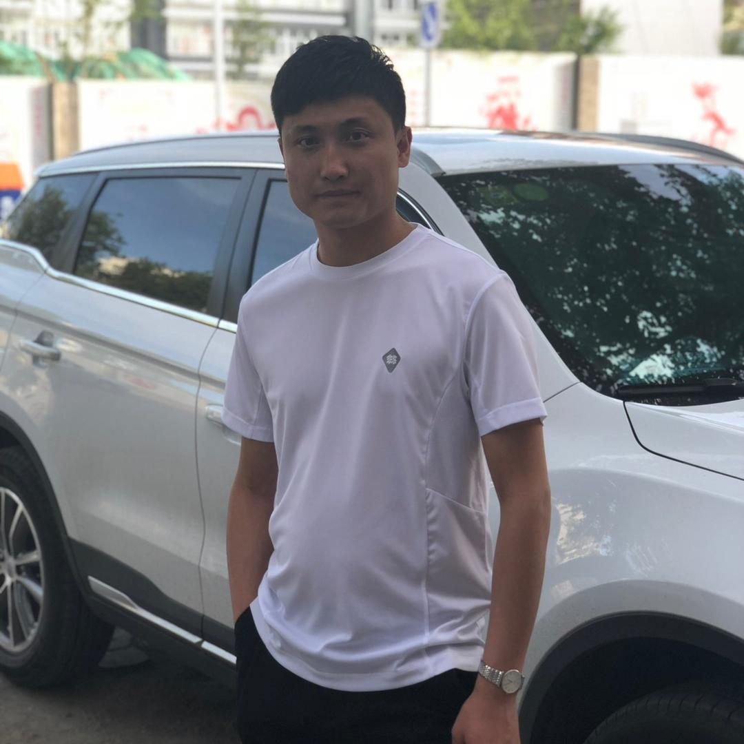 就叫露哥吧