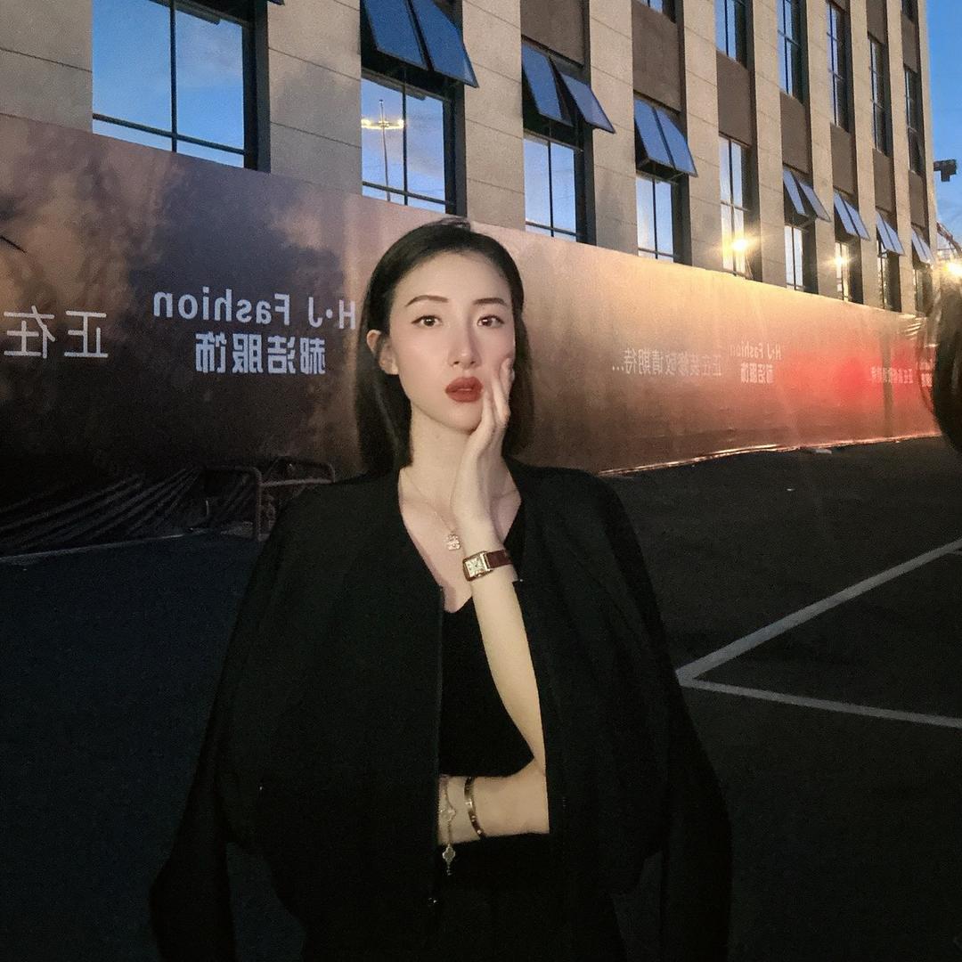 郝洁精品女装
