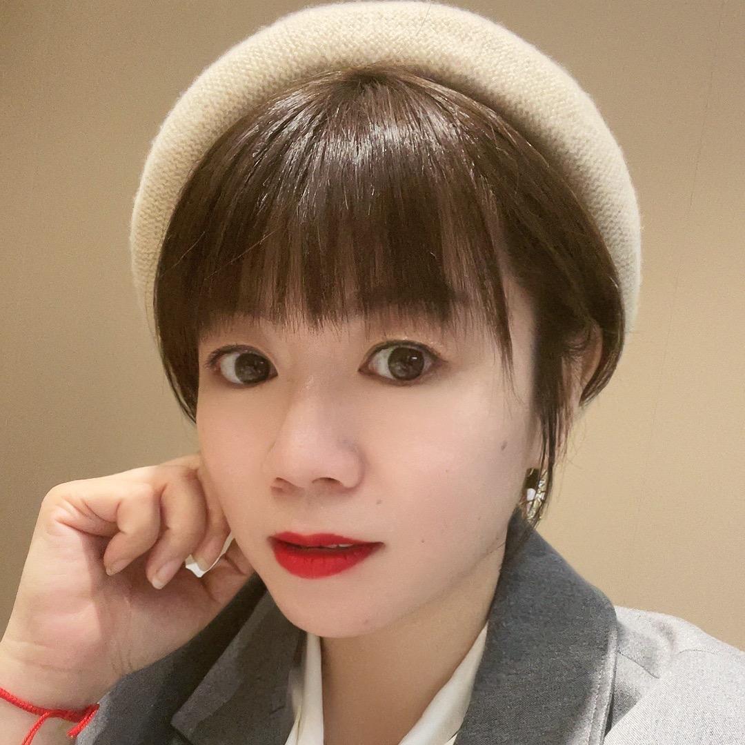 主持人露葭