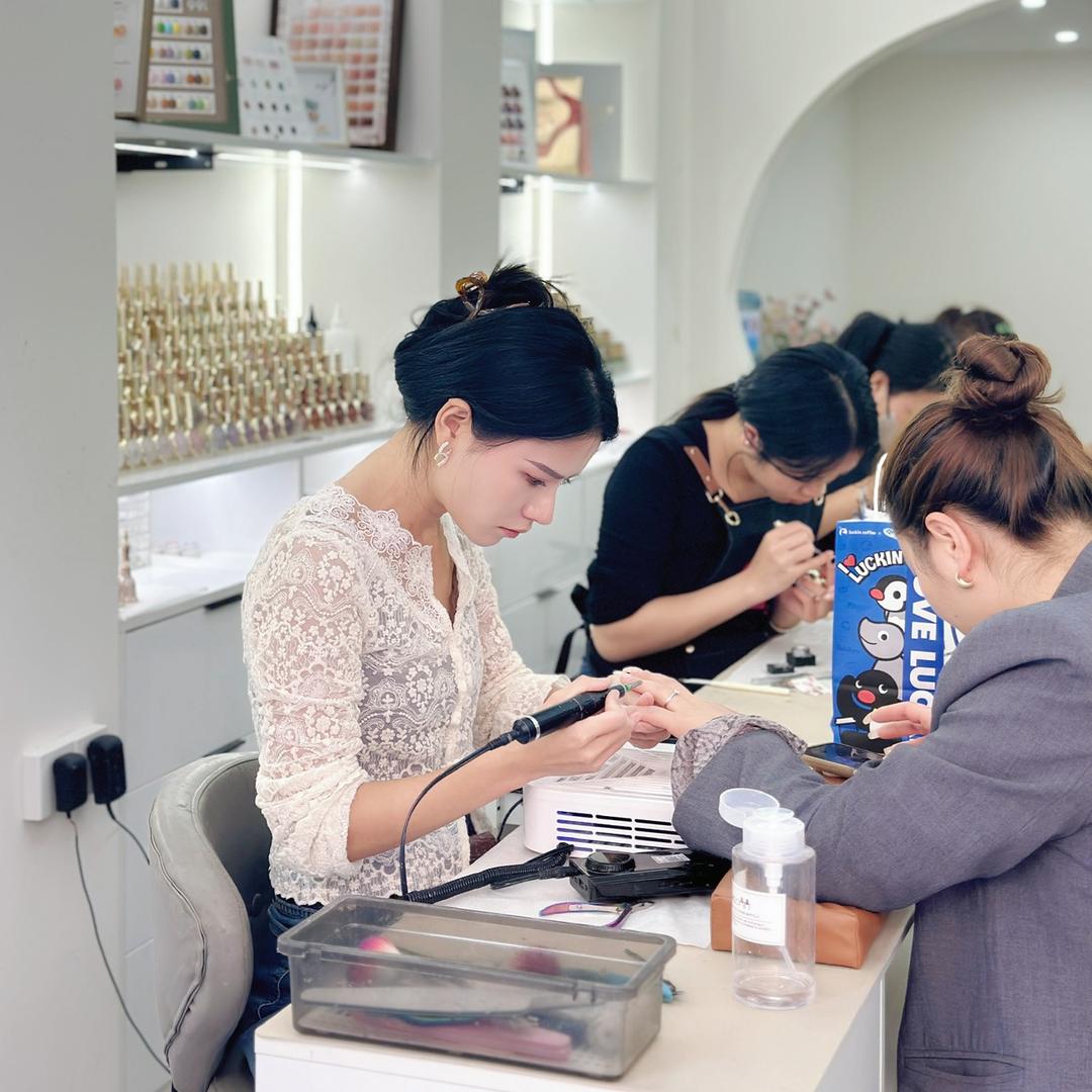 贞丰肌后-美甲美睫