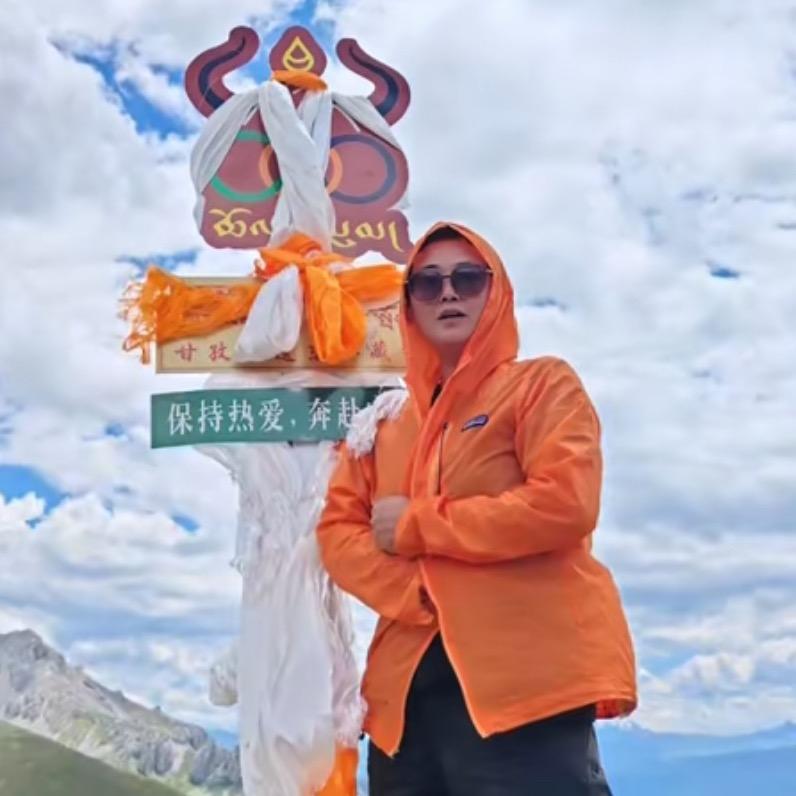 瘸腿老阿姨和狗