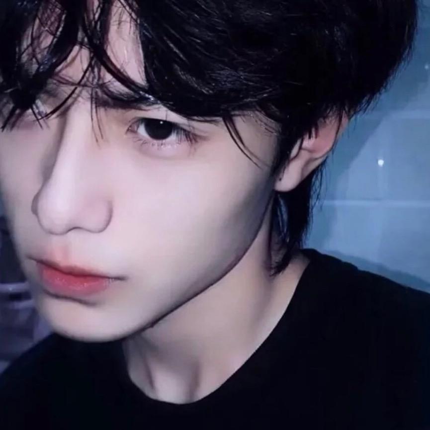 ㅤ闻佟地铁逃生