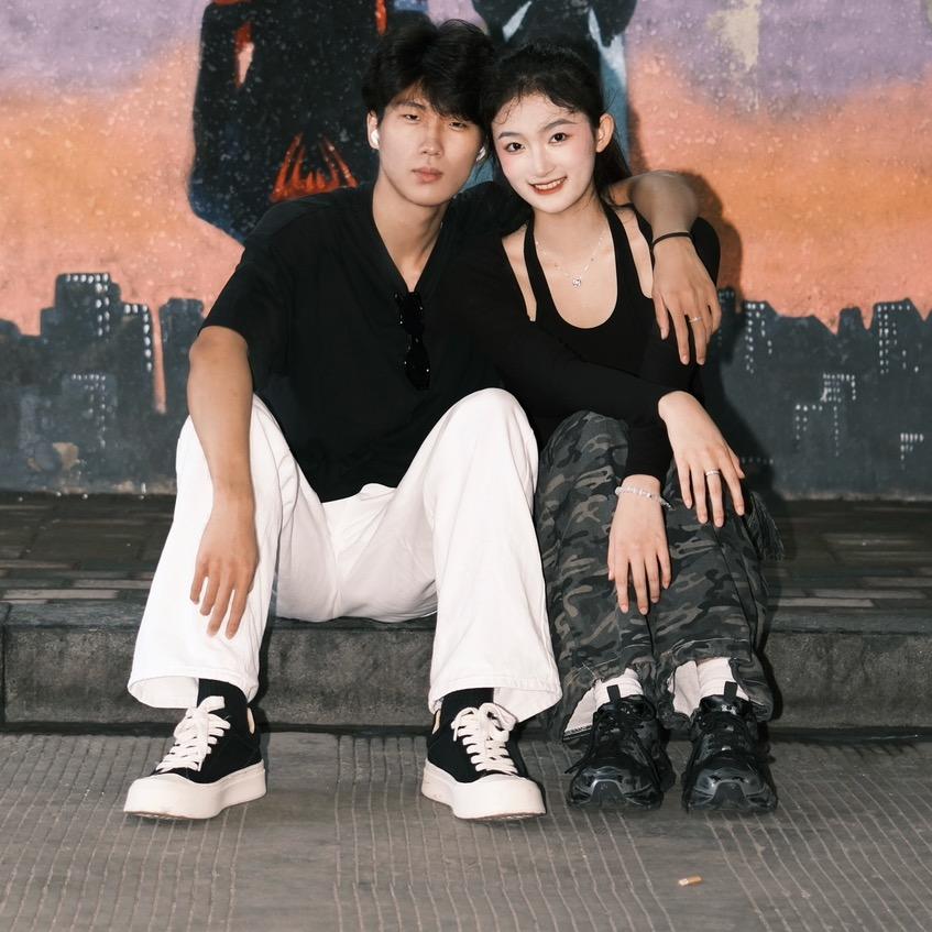 享福姐和卖力哥