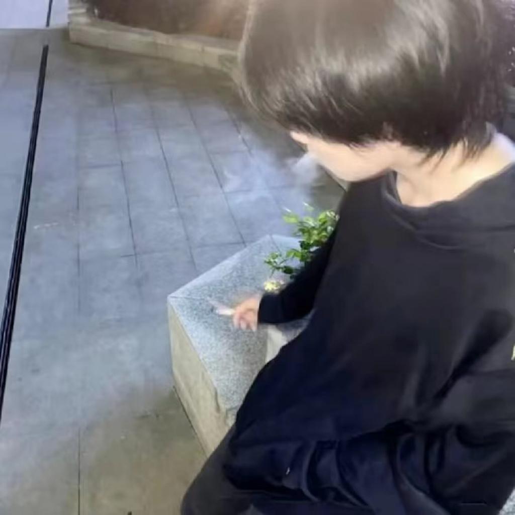 枕头（和平点陪d）