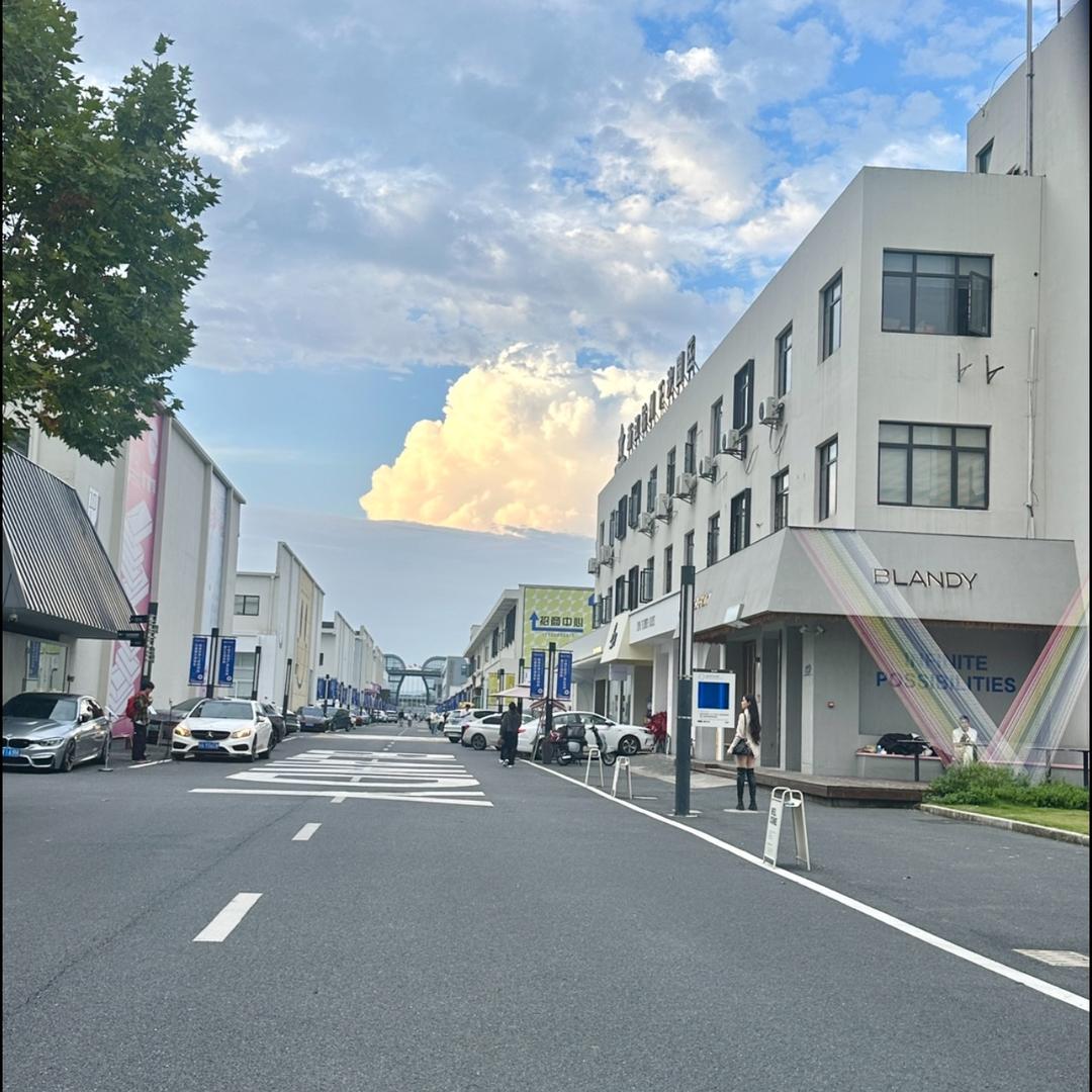 大山时装工厂店