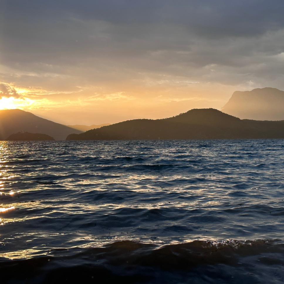 顿珠的生活（泸沽湖晨雾季）