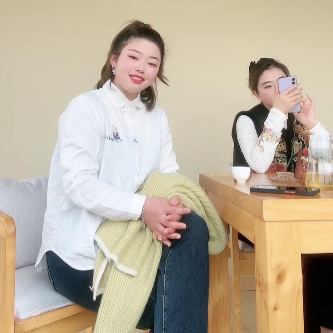 莉莉同学微胖大码穿搭
