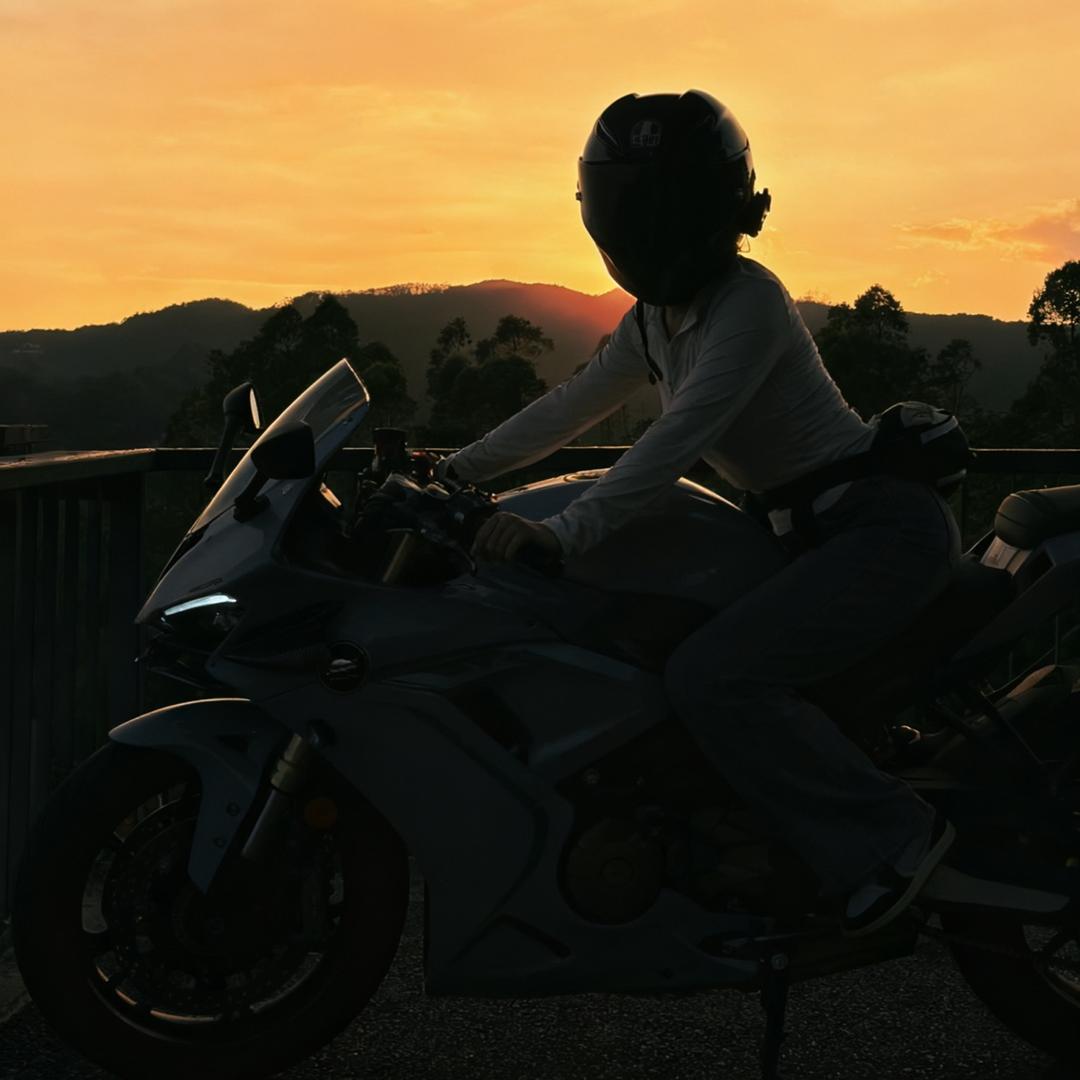 骑MOTO的少冰！