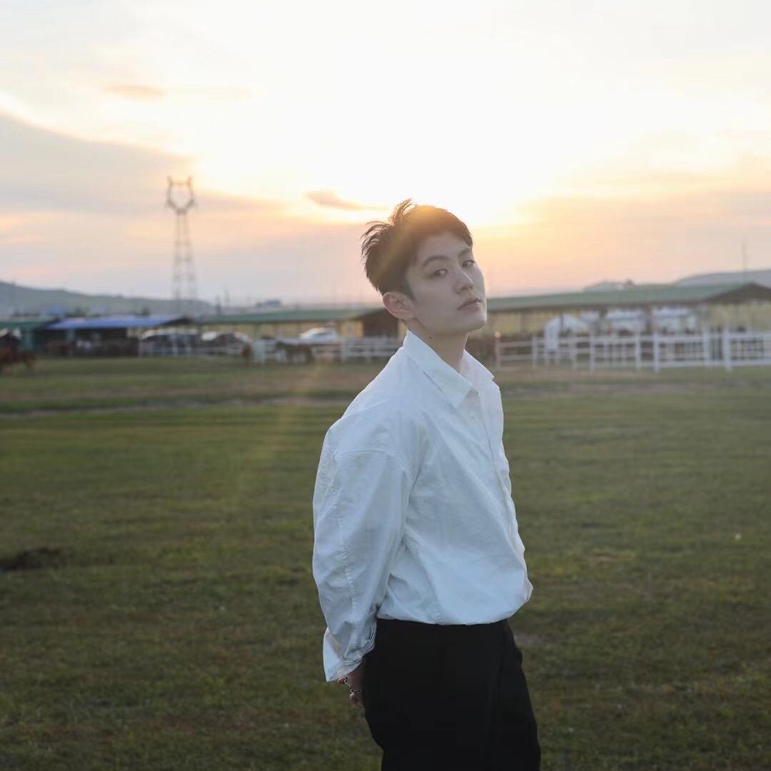 君无戏颜天然美