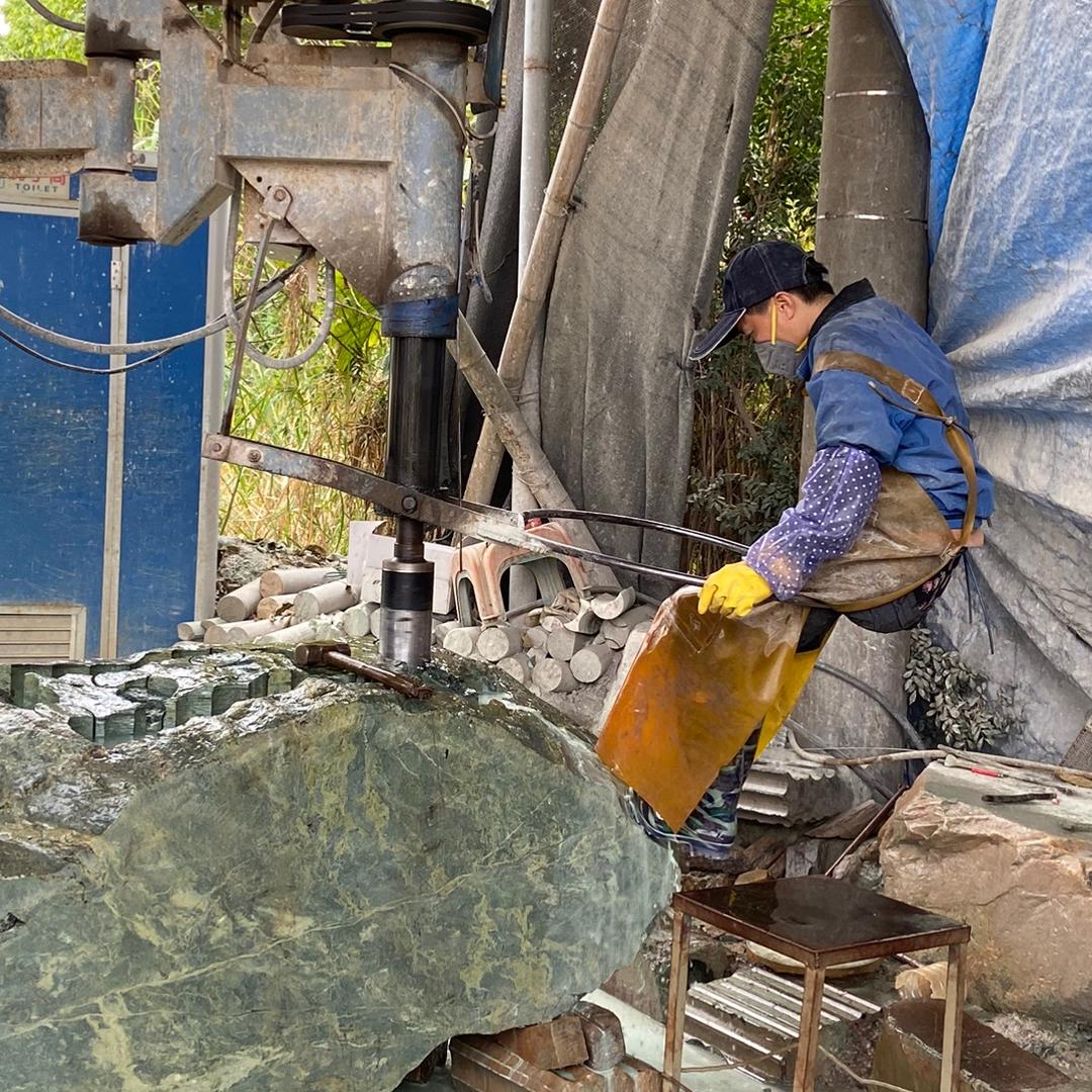阿砚庭院石桌子