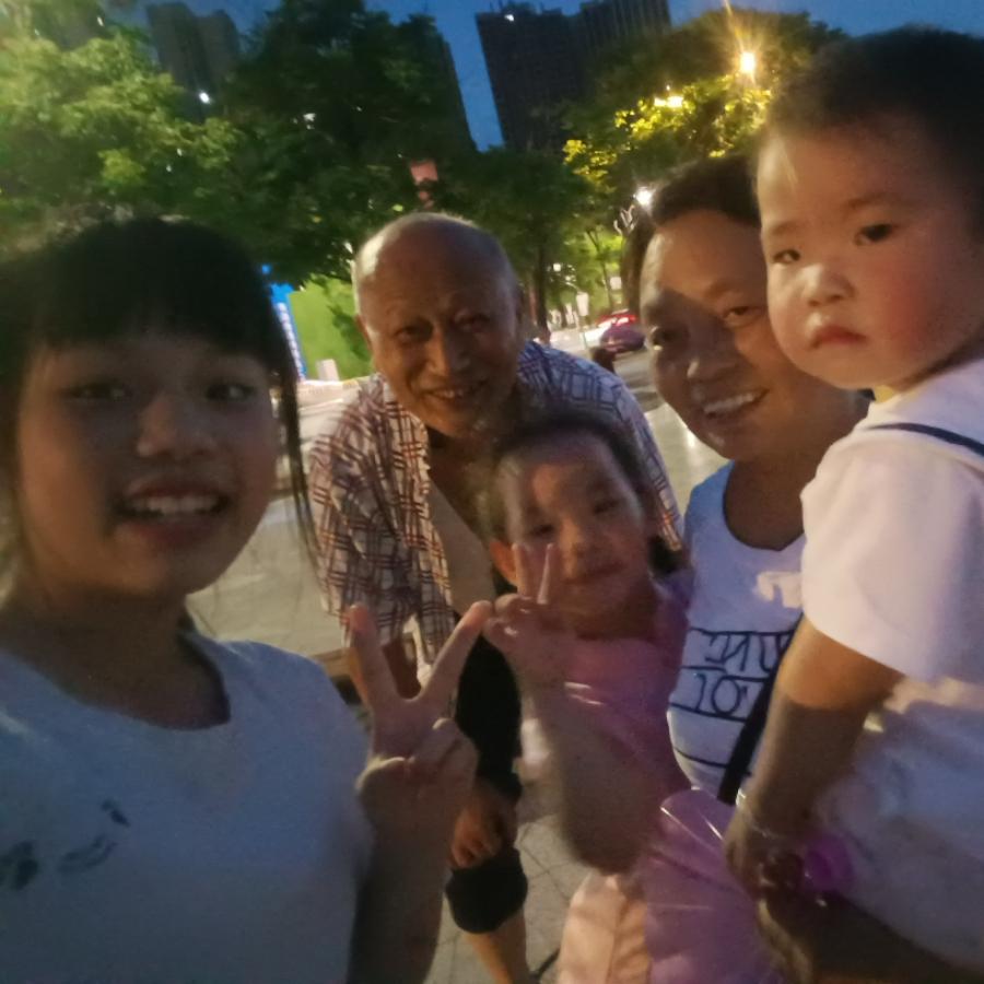 汤圆妹妹和他的姐姐∧∧