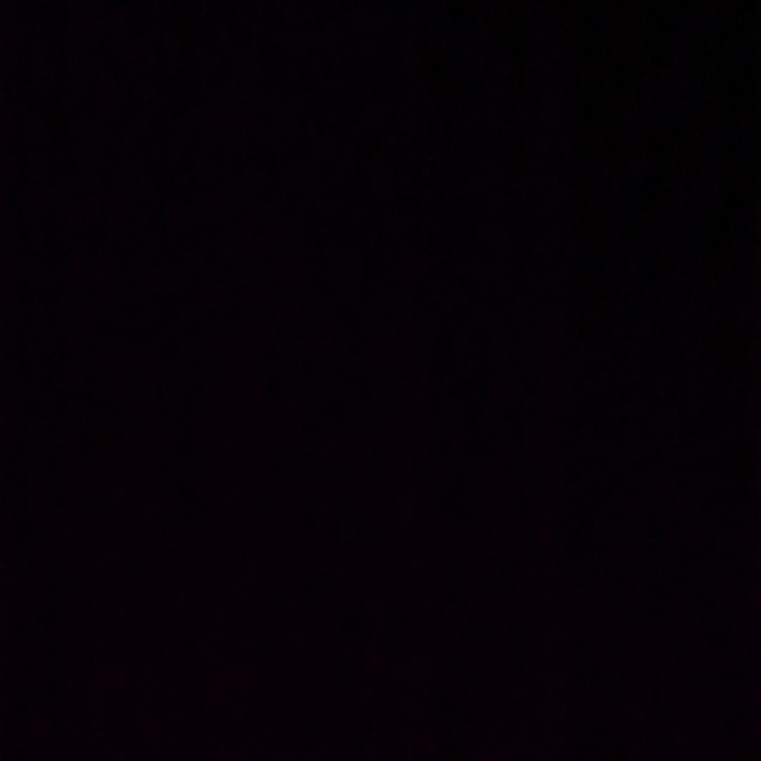 ，