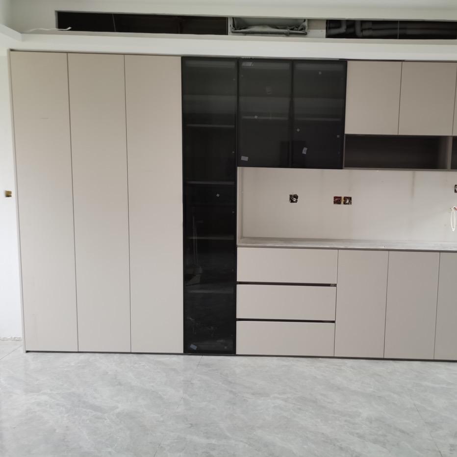 做家具的赵先生。