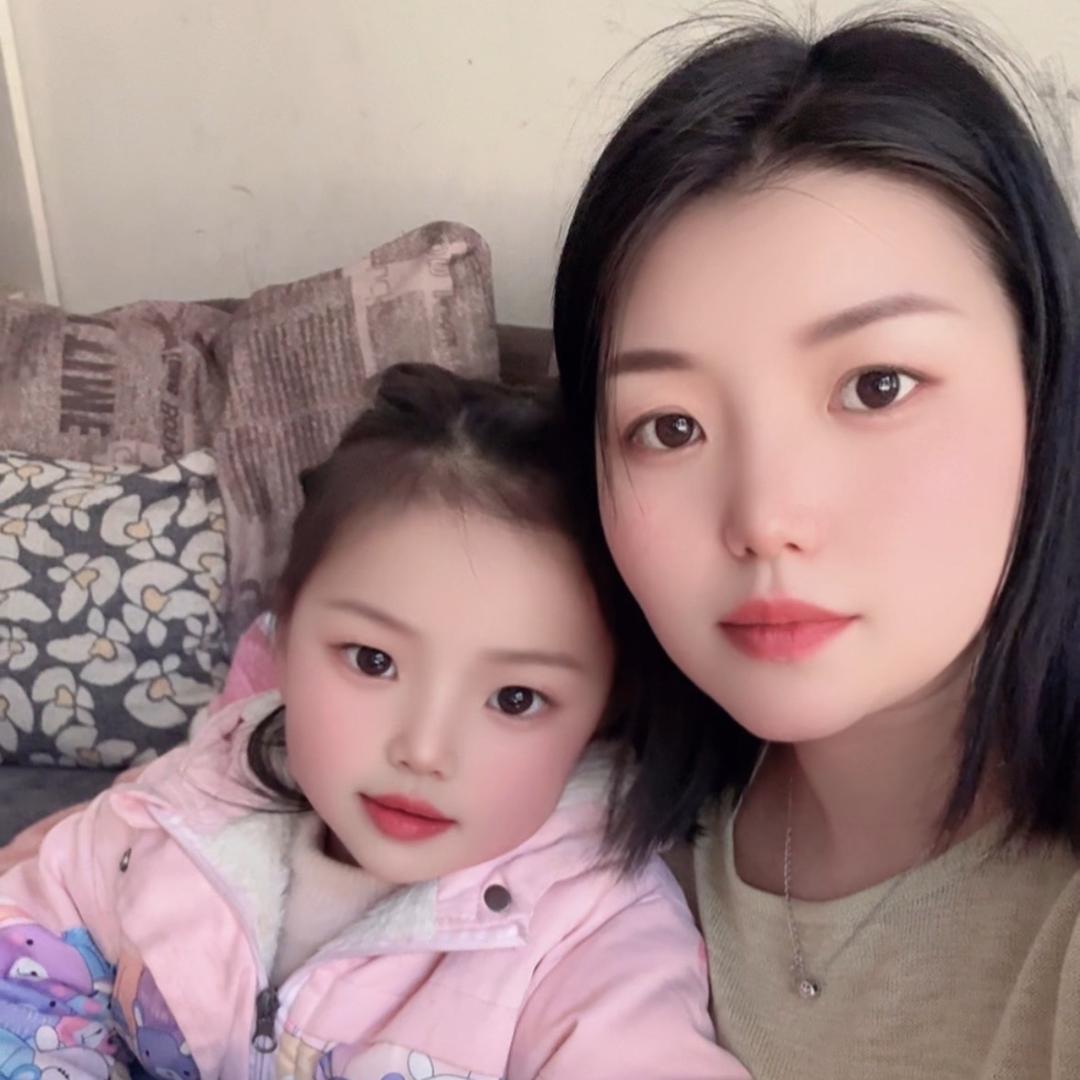🦋薇薇单身带个女儿