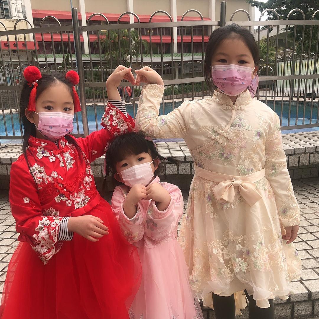港妈一拖三